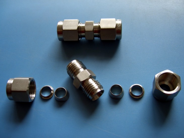 雙卡直通中間接頭 雙卡直通中間接頭